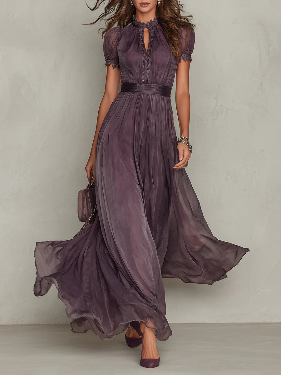Flavia • Vestito lungo viola con scollo a chiave, bordo in pizzo di chiffon