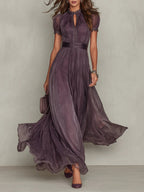 Flavia • Vestito lungo viola con scollo a chiave, bordo in pizzo di chiffon