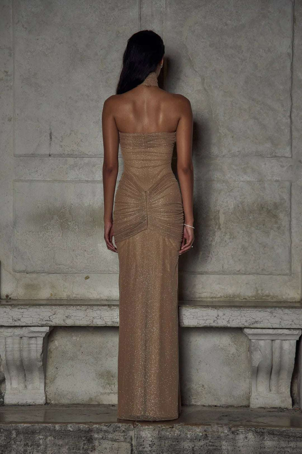 Suknia Bellamy rzeźbiona elegancja