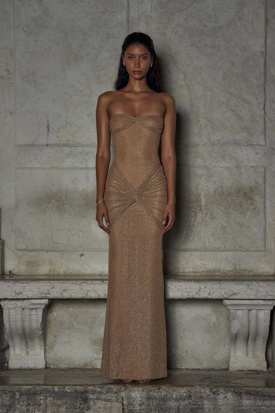 Suknia Bellamy rzeźbiona elegancja